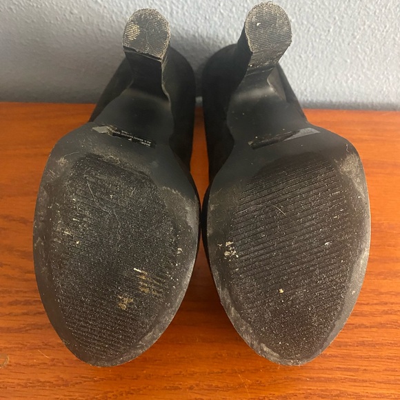 Charlotte Russe Suede Platform Pumps In Black Size 7 in good preowned condition - Picture 4 of 7